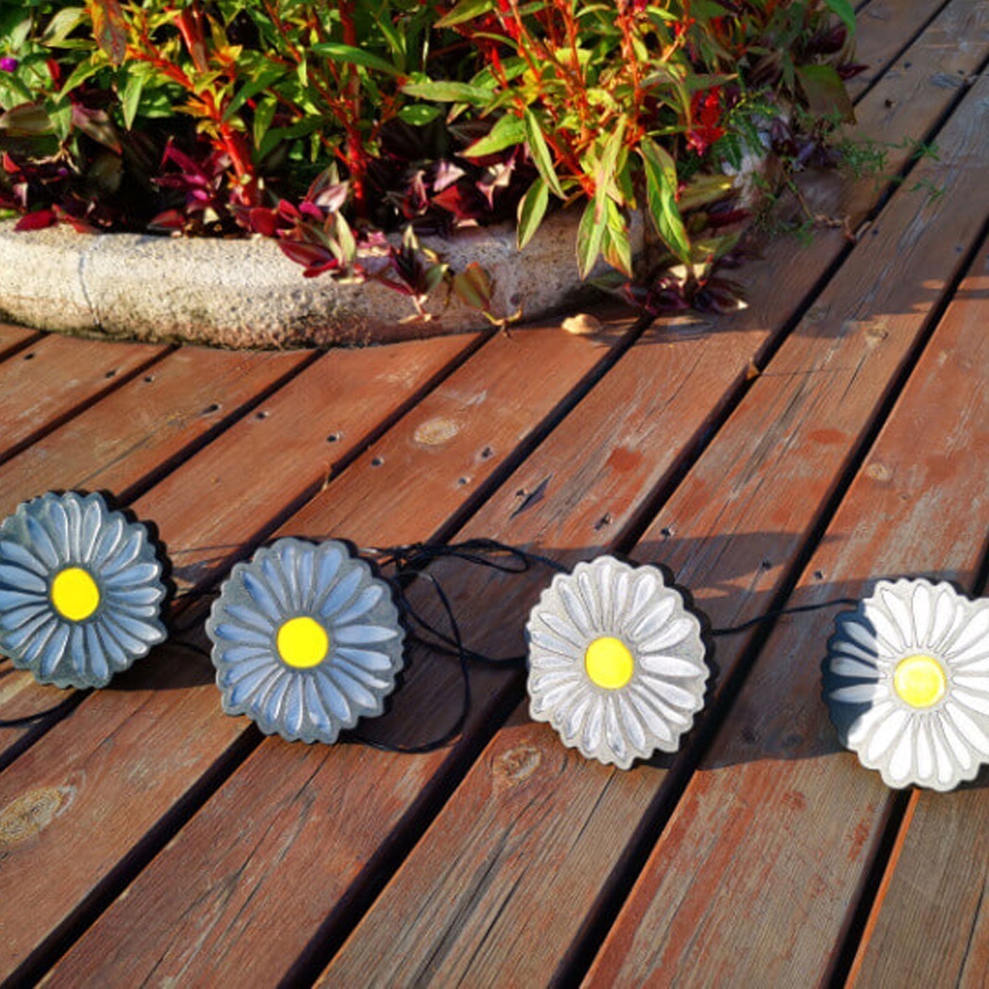 Daisy Solar Garden String Lights