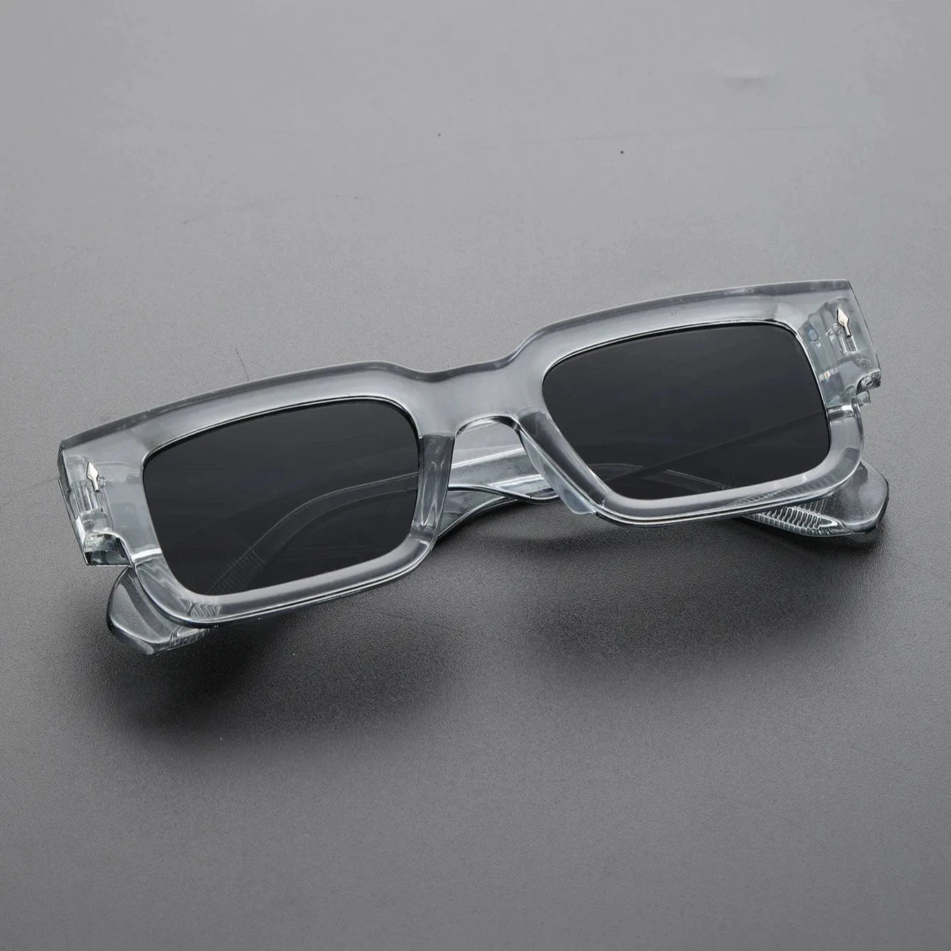 bold-square-sunglasses-unisex-lightweight-uv400-protection-img2.webp