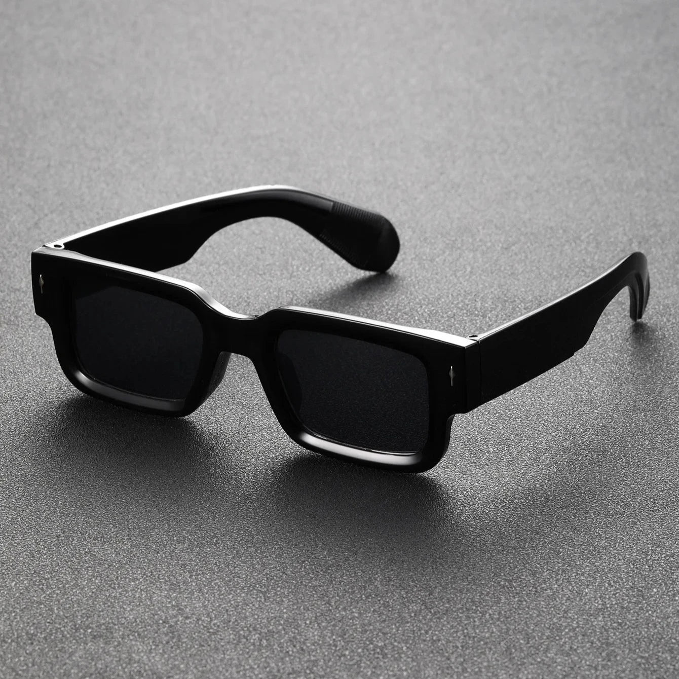 bold-square-sunglasses-unisex-lightweight-uv400-protection-img3.webp