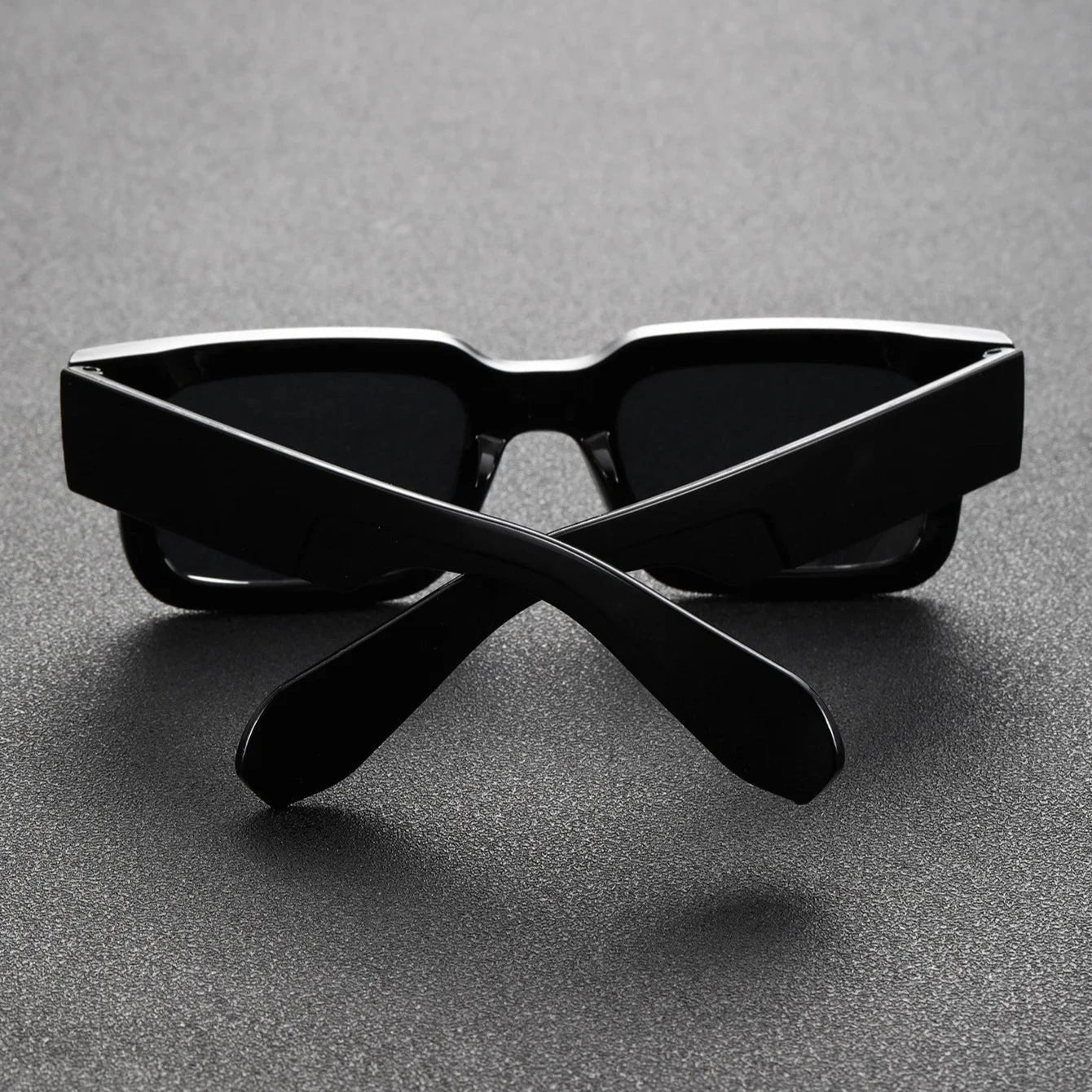 bold-square-sunglasses-unisex-lightweight-uv400-protection-img5.webp