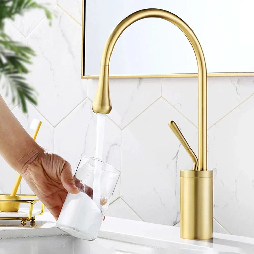 brushed-brass-washbasin-faucet-with-minimalist-gold-finish-img1.webp