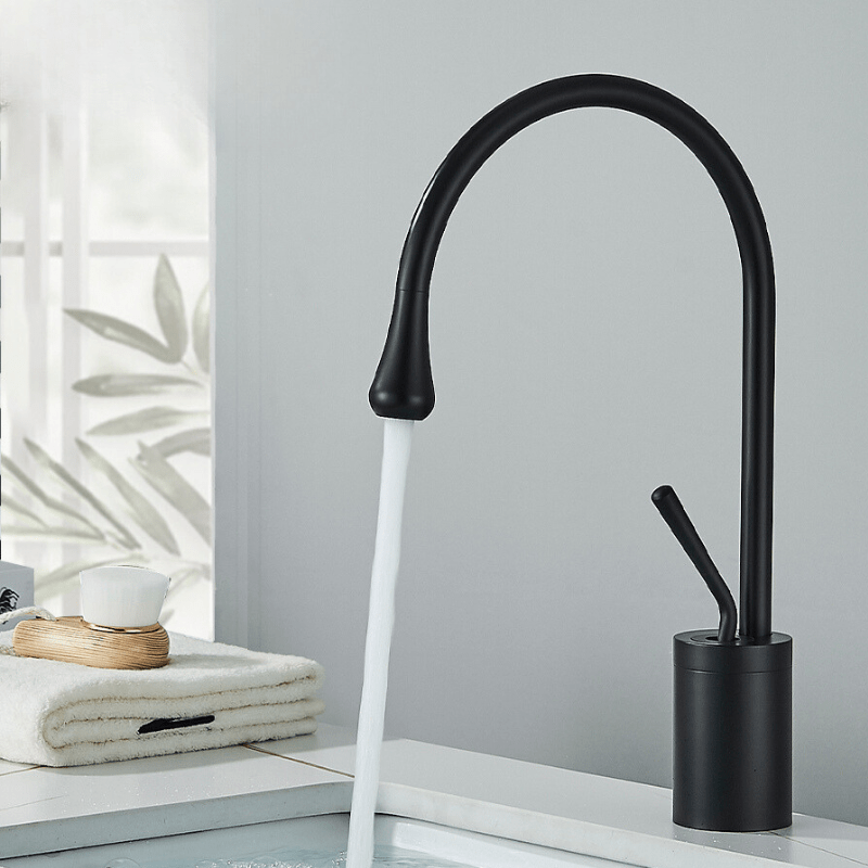 brushed-brass-washbasin-faucet-with-minimalist-gold-finish-img6.png
