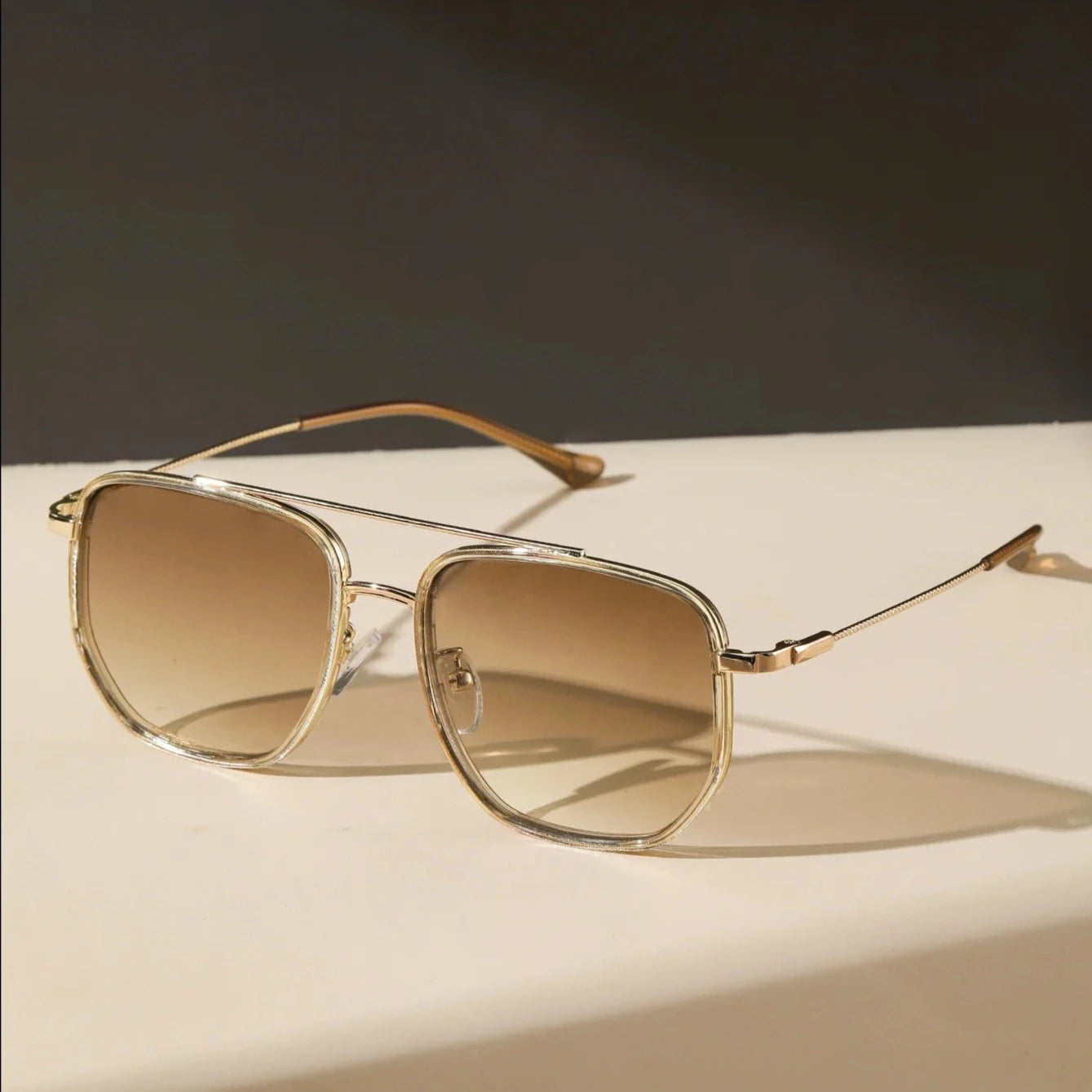 classic-aviator-sunglasses-unisex-uv400-protection-img10.webp