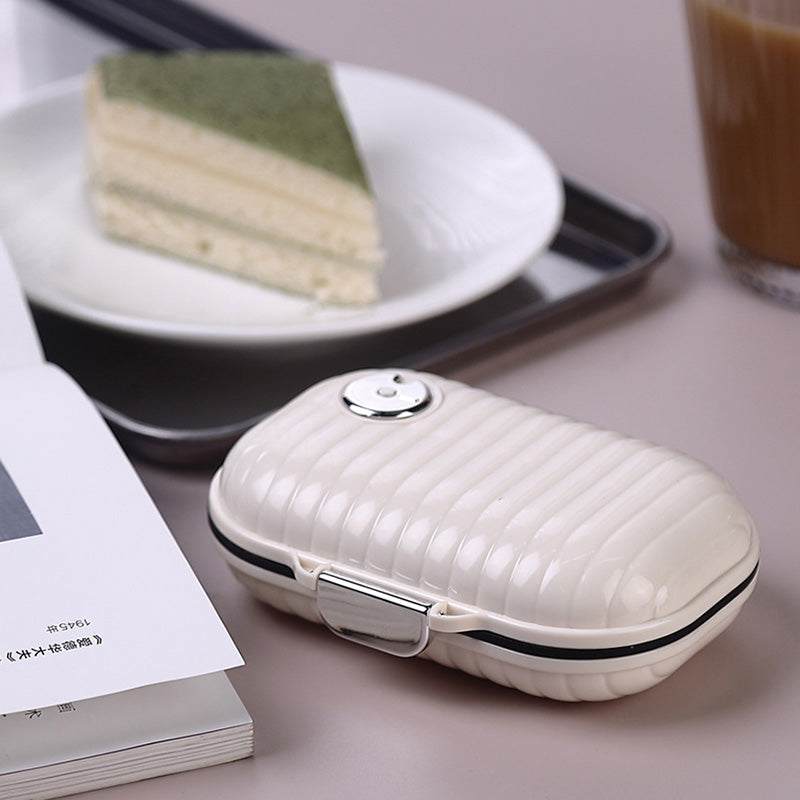 compact-portable-pill-organizer-with-7-compartments-water-resistant-img2.jpg