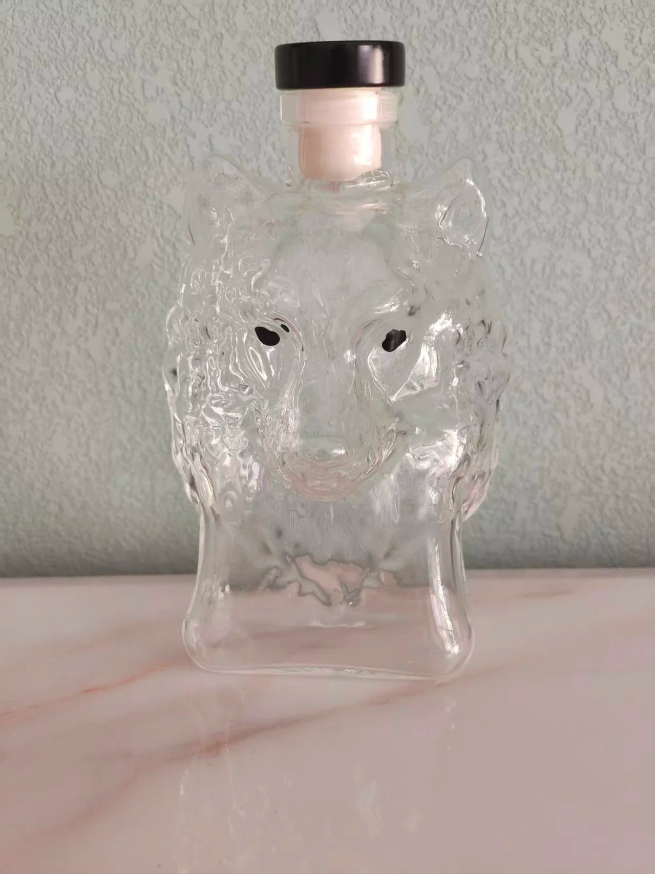 decorative-wolf-head-whiskey-decanter-750ml-spirits-serving-img5.jpg