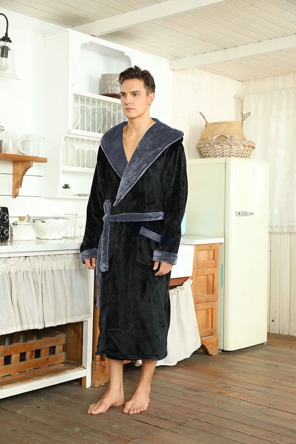 fleece-hooded-bathrobe-for-men-machine-washable-ultra-soft-img7.jpg