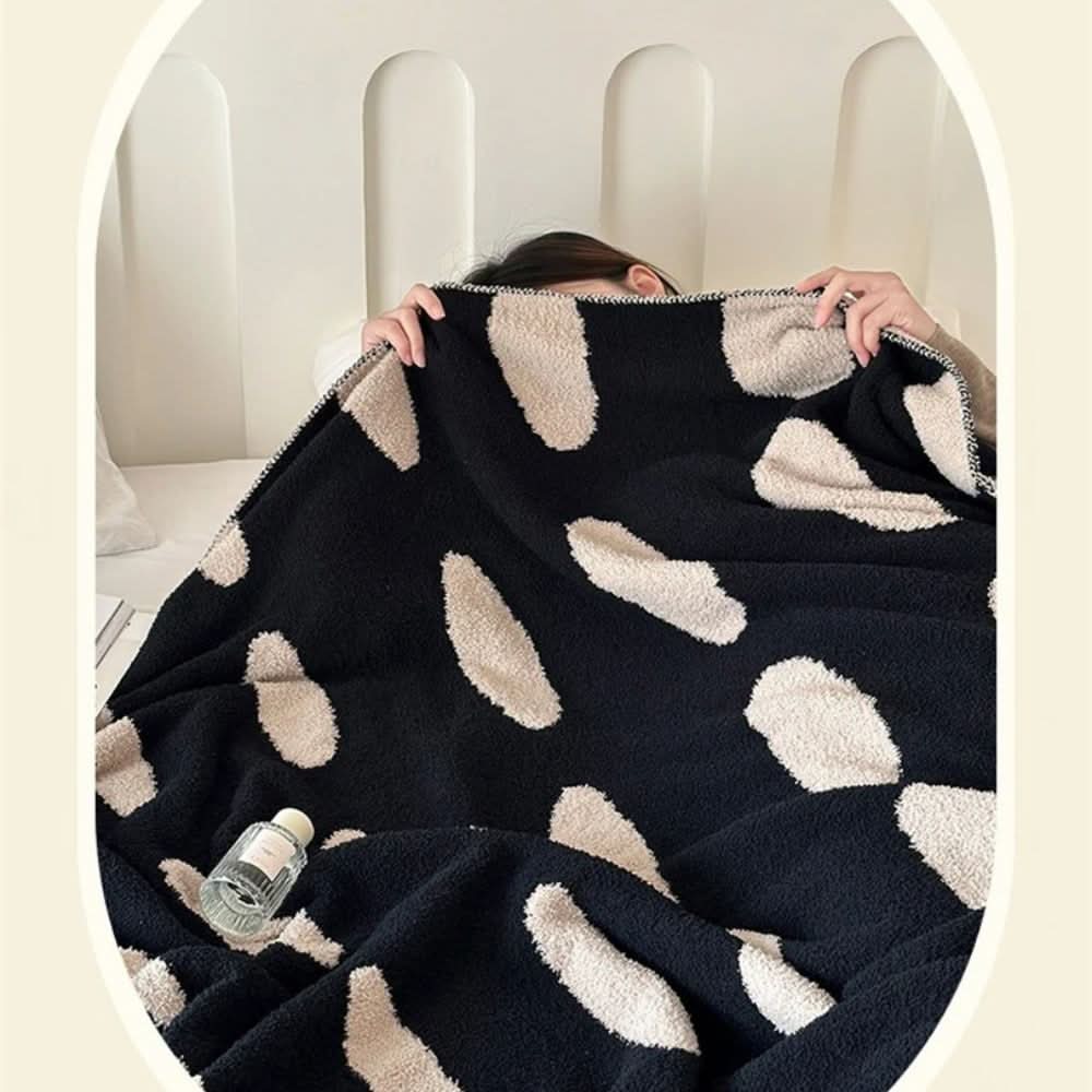 fleece-reversible-blanket-130x170cm-ultra-soft-polka-dot-throw-img4.jpg