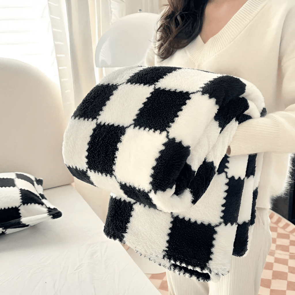 fleece-throw-blanket-ultra-soft-lightweight-breathable-img2.png