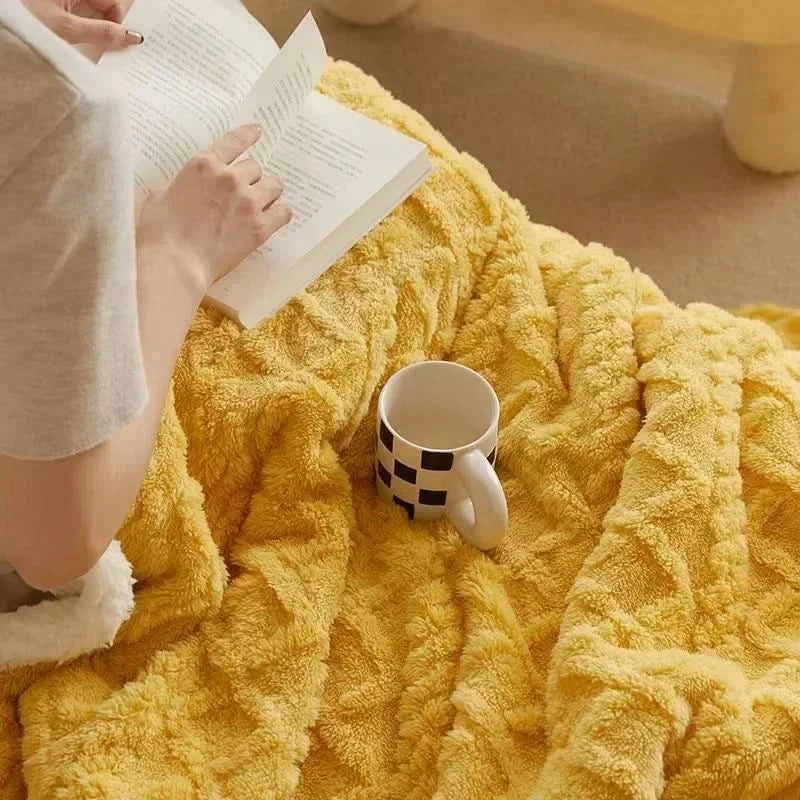 lambswool-fleece-winter-blanket-thick-warm-breathable-throw-img6.webp