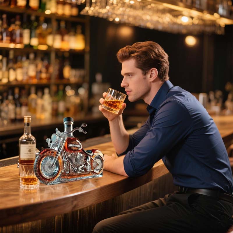 motorcycle-shaped-glass-whiskey-decanter-decorative-bar-accessory-img3.jpg