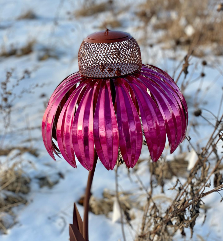 Flower-Shaped Garden Bird Feeder