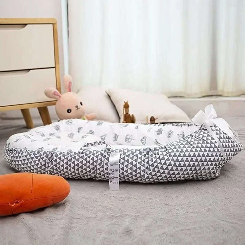 polyester-cotton-foldable-baby-cot-for-infants-lightweight-travel-ready-img1.webp