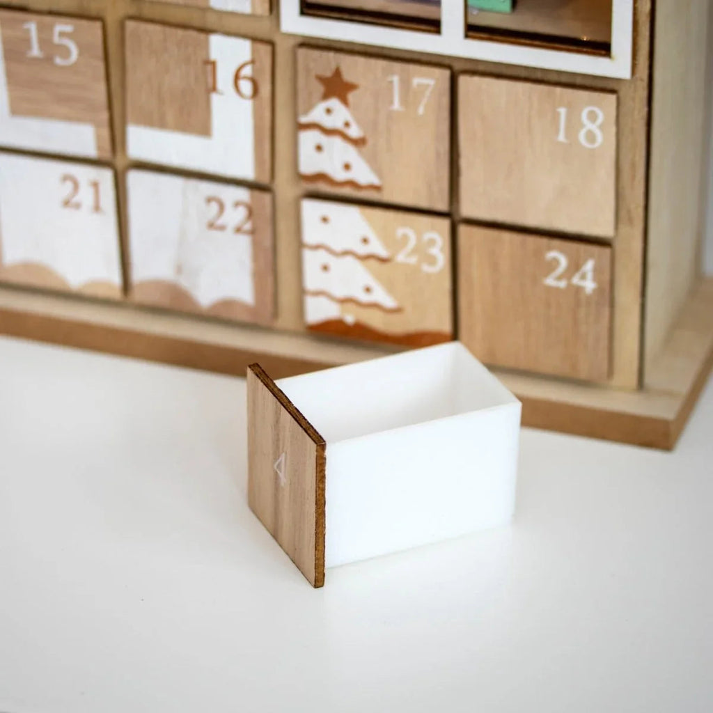 rustic-christmas-advent-calendar-24-led-compartments-img7.webp