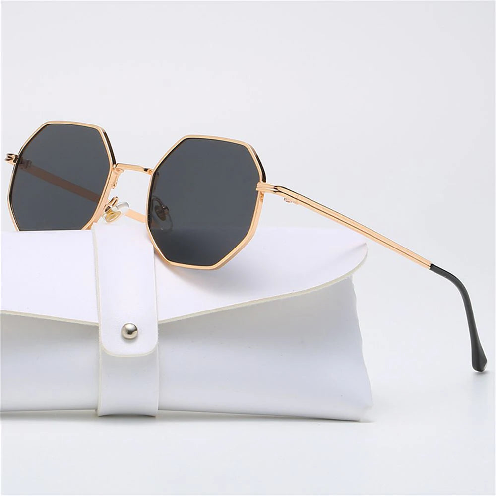 square-classic-sunglasses-unisex-uv400-protection-img5.webp