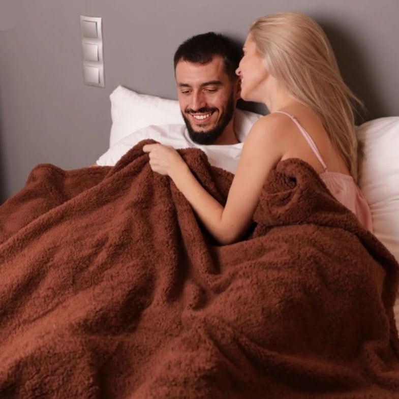 waterproof-protective-blanket-queen-size-soft-durable-easy-care-img1.jpg